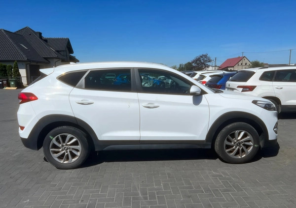 Hyundai Tucson cena 51900 przebieg: 106000, rok produkcji 2016 z Krzywiń małe 67